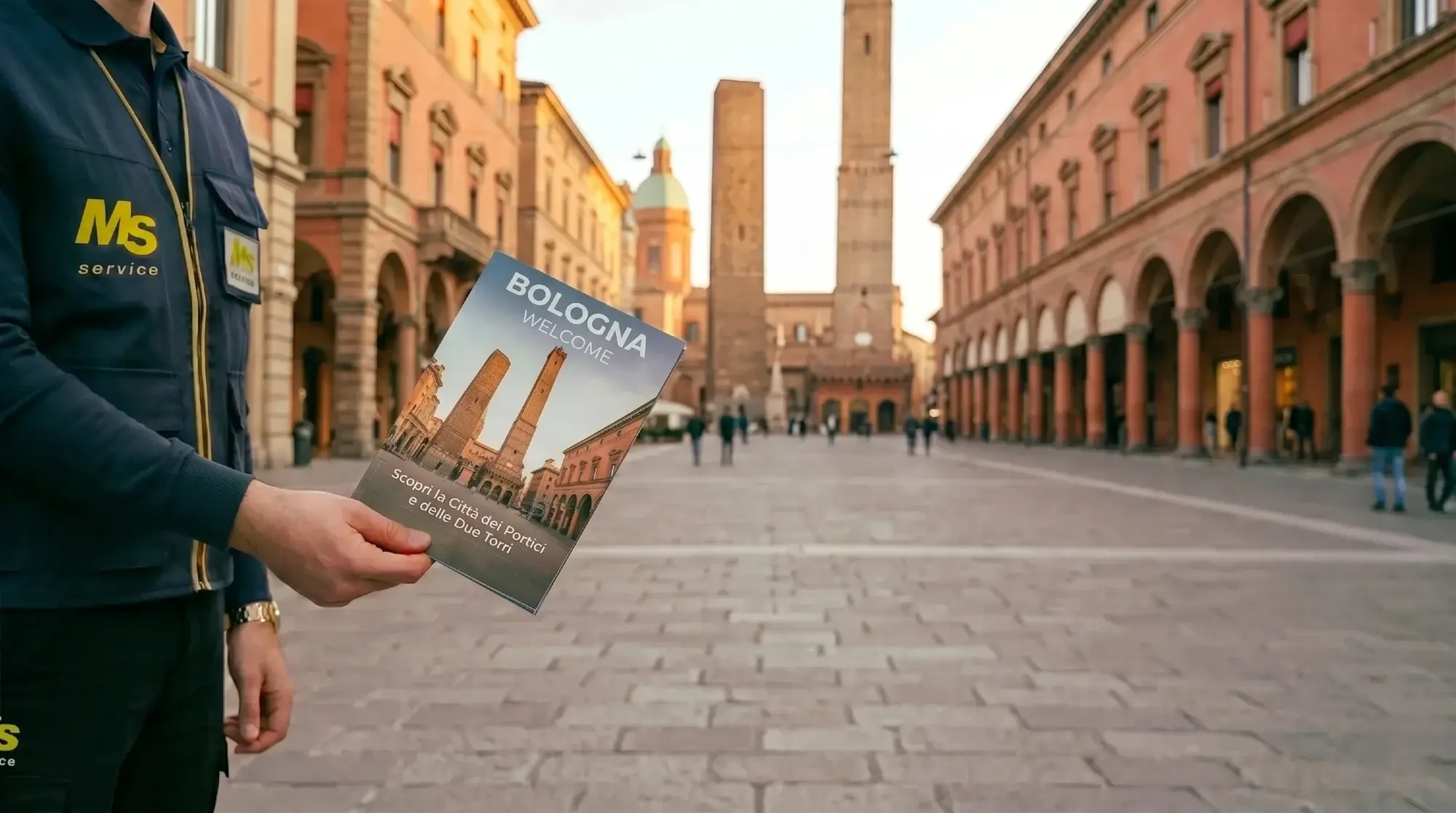 Operatore MS Service distribuisce volantini a Bologna con tracciamento GPS certificato